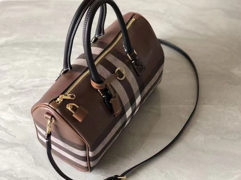 Bv*b*rry travel bags